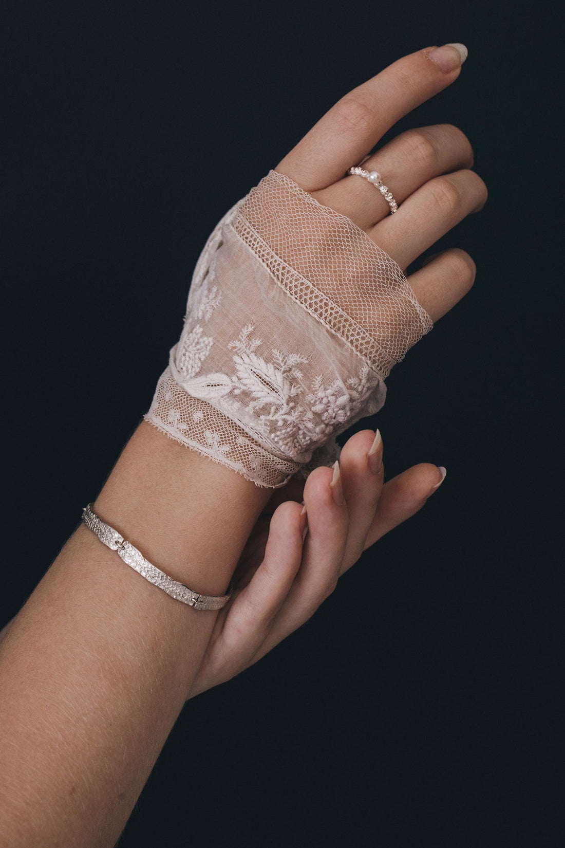 zilverenArmband geïnspireerd op kantwerk, Hester Zagt x Rijksmuseum