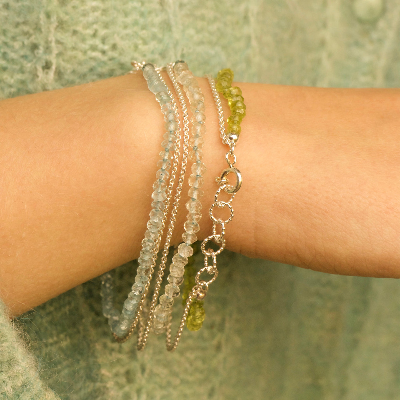 Armband met blauwe en groene edelsten-Hester Zagt