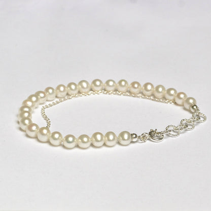 zilveren armband met dikke witte parels - Hester Zagt