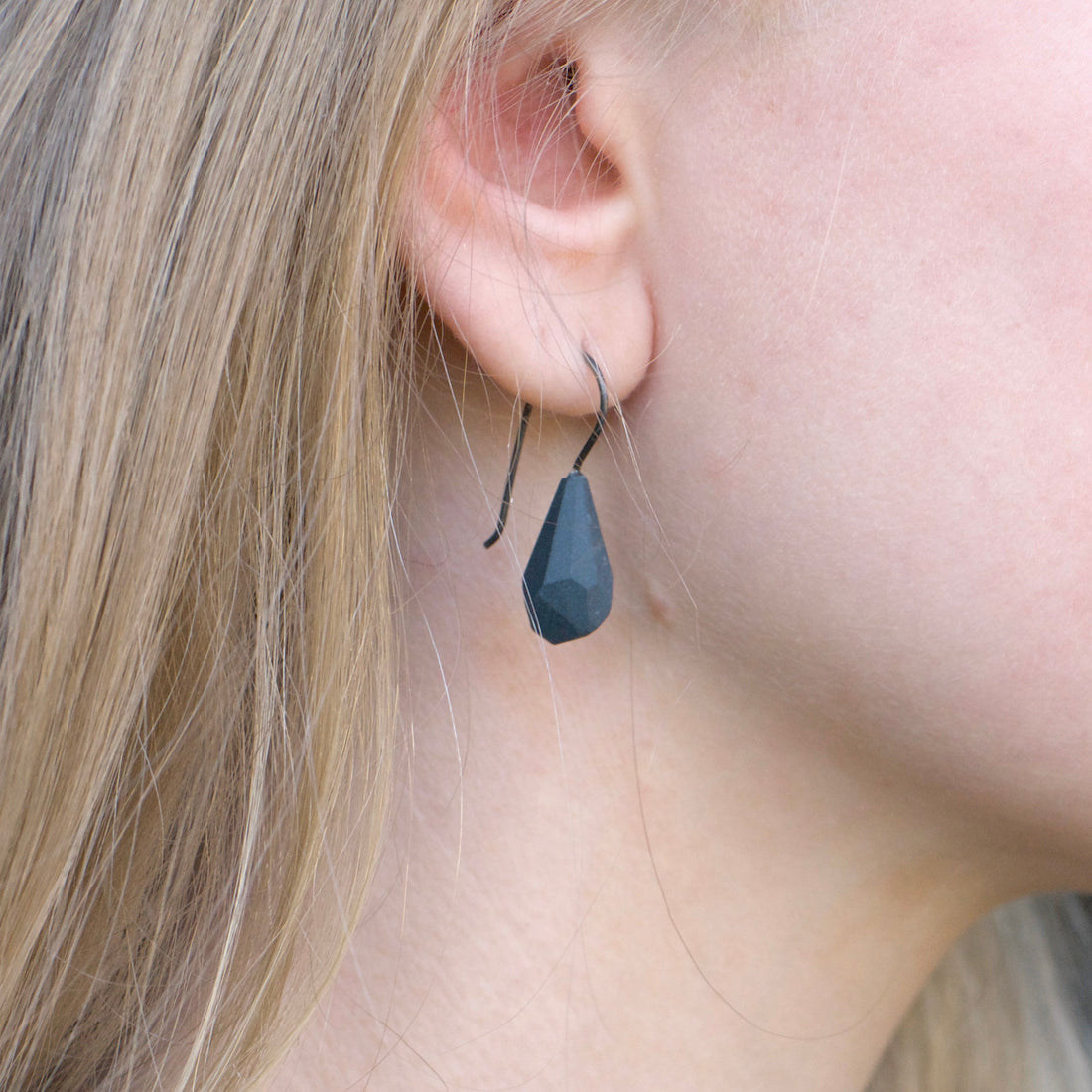 zwarte pegeloorbellen-Hester Zagt