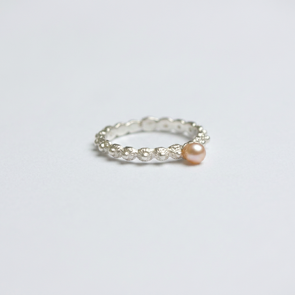 Unieke zilveren aanschuifring met roze parel | Zeeuwse knoop
