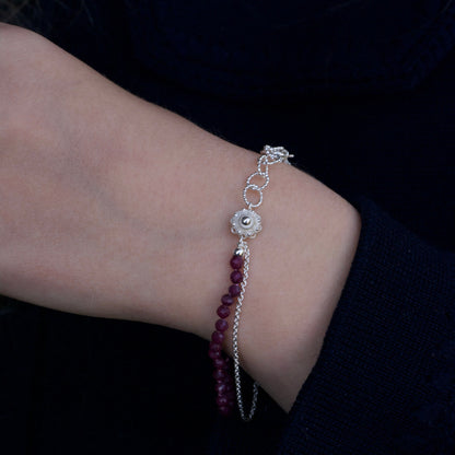 Armband zeeuwse knoop in zilver en robijn, handgemaakt-Hester Zagt