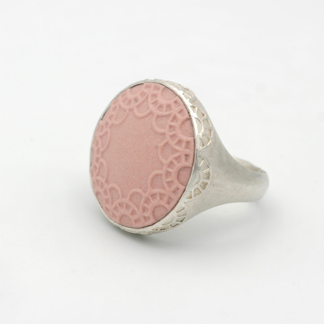 Zeeuwse ring in zilver en roze porselein - Hester Zagt